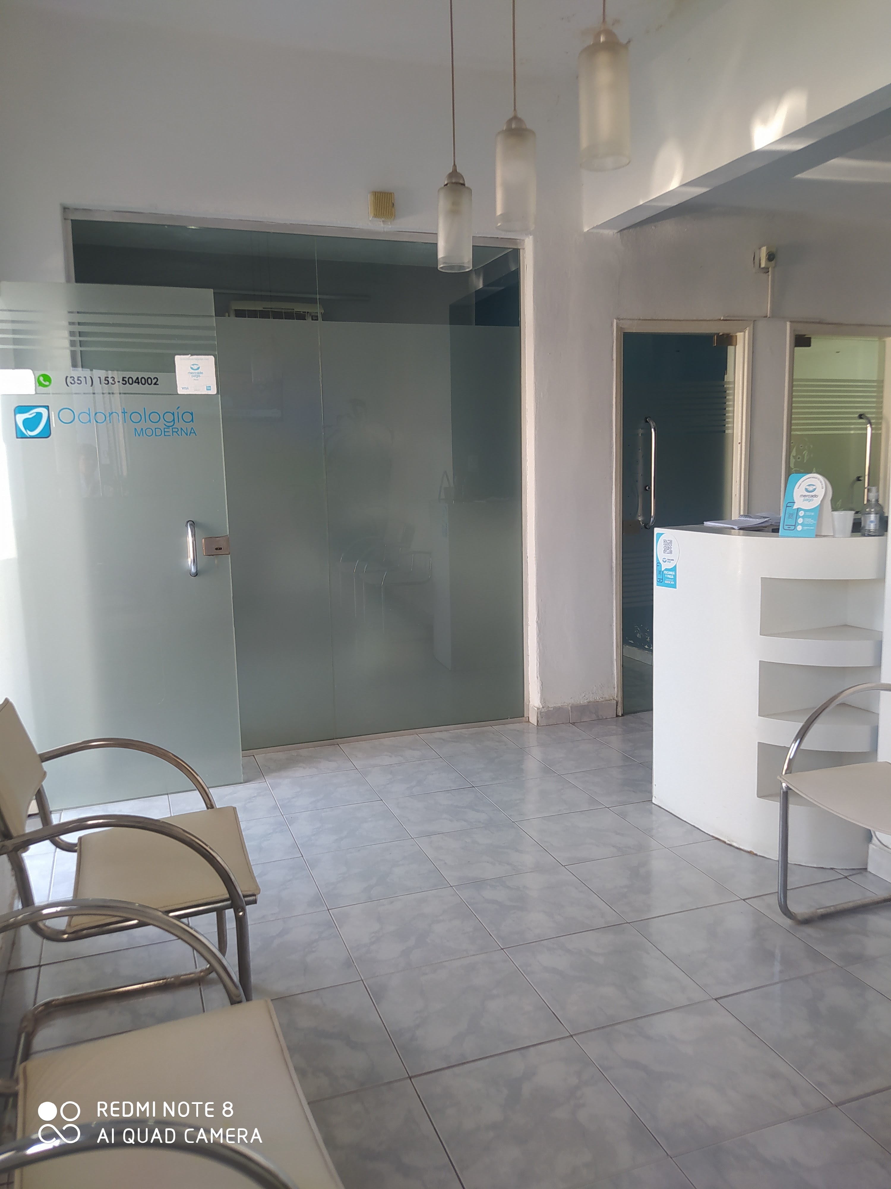 Sala de recepción y espera de la clínica dental
